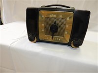Zenith mdl H615 tube style vintage radio