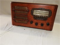 Motorola mdl 610 wood case tube style radio
