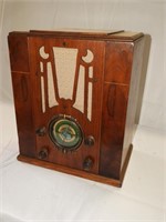 Silvertone mdl 1904 tube style vintage radio, wood