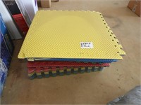 Interlocking foam flooring mats