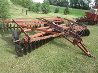 IH model 48 tandem disk 14' w/hydraulic lift