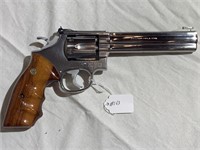 Smith & Wesson Model 617 .22LR Stainless Steel