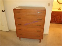Chest of drawers, matching bed is lot 149