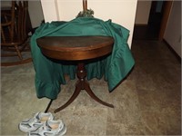 Round wood table, small lamp & wood hall tree,