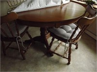 Round wood Kitchen table with 2 leafs