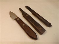 Three Old Knives - 1 is RUSSELL Green River
