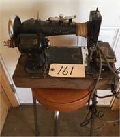 Antique Deluxe sewing machine (with electric