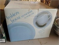 16 PC SERVICE FOR  4 FASHION HOUSE STONEWARE BY