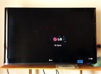 Large screen LG TV 46”