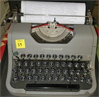 Portable Underwood Typewriter in Case