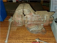Lot of 2 Vises. Craftsman #4 & Small Red Vise