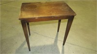 SMALL ANTIQUE WOOD SIDE TABLE