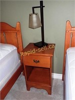 Vintage Krug Side Table With Lamp