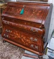A LATE 20TH CENTURY FRENCH STYLE MARQUETRY DESK