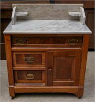 A 19TH C. AMERICAN WALNUT WASH STAND WITH MARBLE