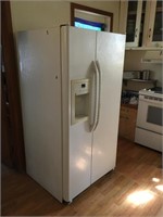 general electric, side by side refrigerator, w/ice
