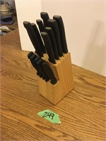 knife set in wood block