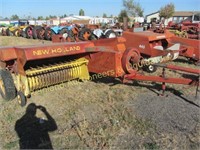 NEW HOLLAND 273 BALER