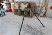 Western 3" Pipe Vice on Stand