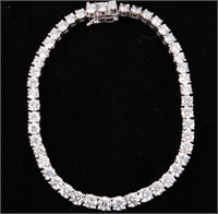 GORGEOUS 10.58 cts. Diamond Platinum Bracelet
