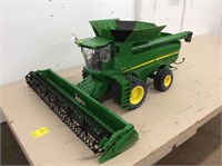 John Deere S670 Combine w/grain head - NO SHIPPING