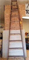 10 foot wood ladder, can holder requires