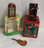 3 Elvis Christmas ornaments 2 are musical
