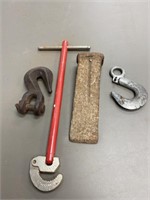 Mail, Chain Hooks, Pope wrench