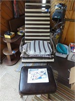 Plastic deck chair with stool and 2 cushions