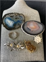 Agate Brooches & Assorted Jewellery
