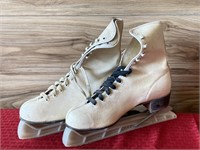 Vintage ice skates - size unknown
