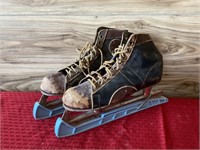 Antique ice skates - size 11