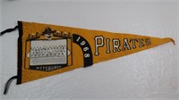 1968 Pittsburgh Pirates Team Photo & Pendant