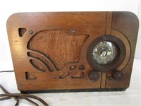 1930's Airline Table Radio(turns on)-10x7x6"D