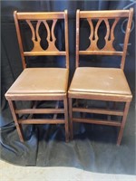 (2) VINTAGE HOURD CANADA FOLDABLE WOOD CHAIRS