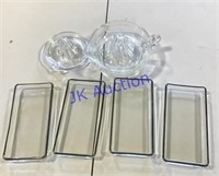 2 juicers & 4 rectangle trays
