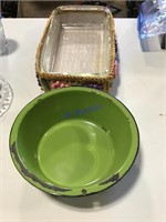 Pyrex 10 x 6 & carrier with green enamel ware pot