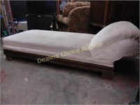 VINTAGE CHAISE LOUNGE