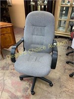 GREY OFFICE CHAIR