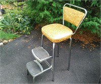 Petite chaise haute vintage cuirette et chrome,