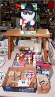 Lot of games & cribbage board table
