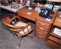Nice wood desk 30"t x 40" w x 24" d & swivel chair