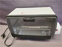 TOASTMASTER TOASTER OVEN IN BRAND NEW CONDITION