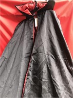 NWT HIGH QUALITY DOUBLE LINED VAMPIRE CAPE IT
