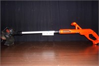 BLACK & DECKER WEED EATER  WITH BATTERY AND REFILL