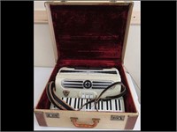 LINDO IMPERIAL ACCORDIAN WITH CASE