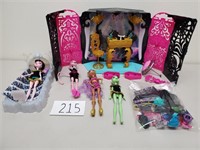 Monster High Dance Stage w/ 4 Dolls & Accessories