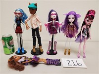 6 Monster High Dolls with 3 Stands