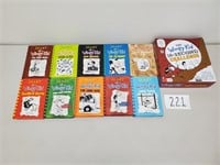 10 Diary of a Wimpy Kid Books + Board Game