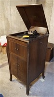 Victrola VV-90 Phonograph